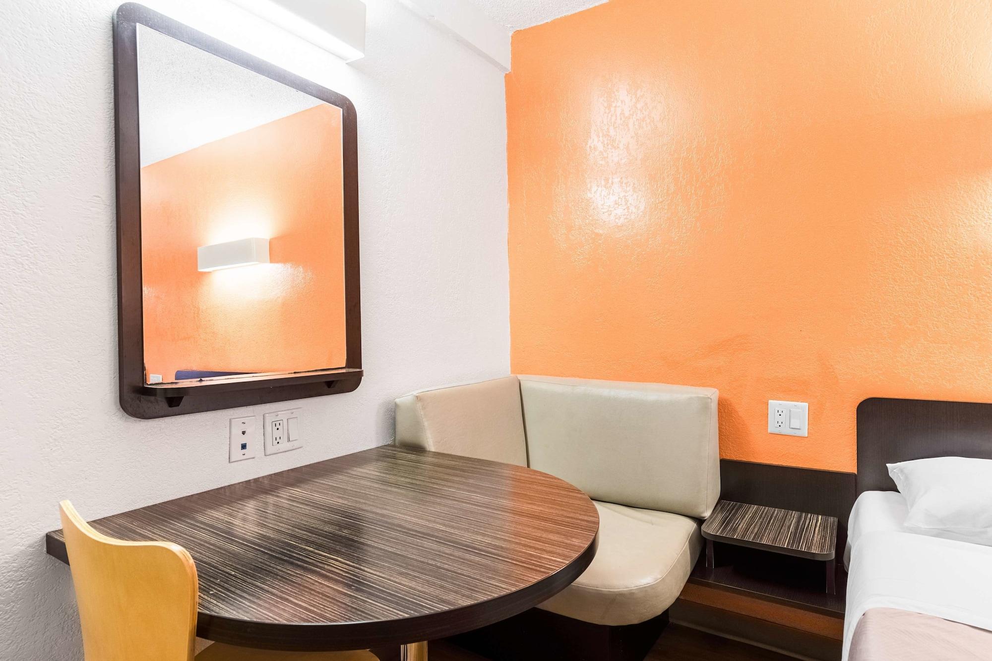Motel 6-Long Beach, Ca - International City Esterno foto