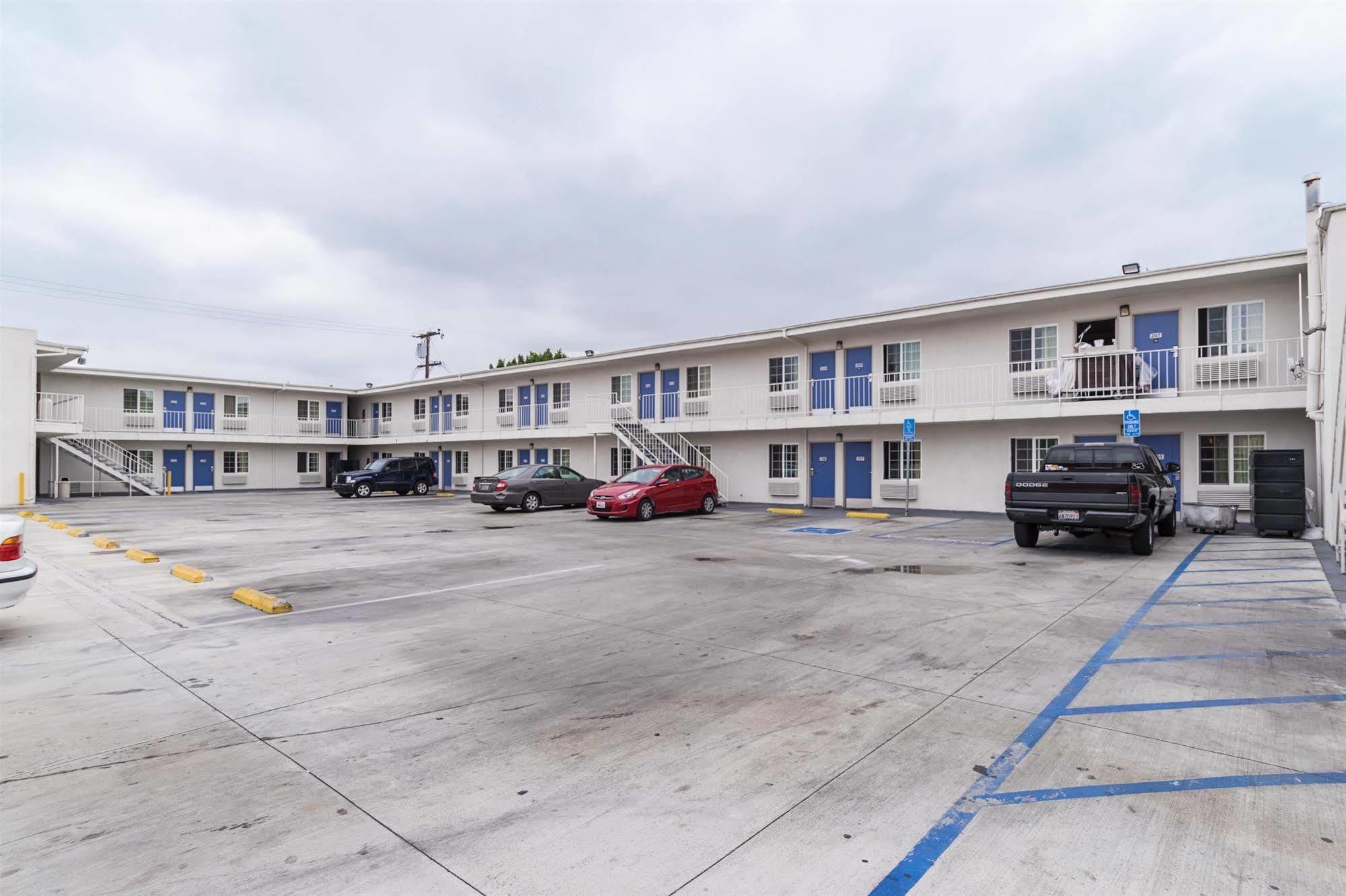 Motel 6-Long Beach, Ca - International City Esterno foto