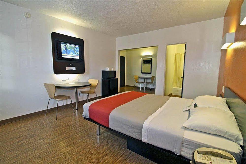 Motel 6-Long Beach, Ca - International City Esterno foto