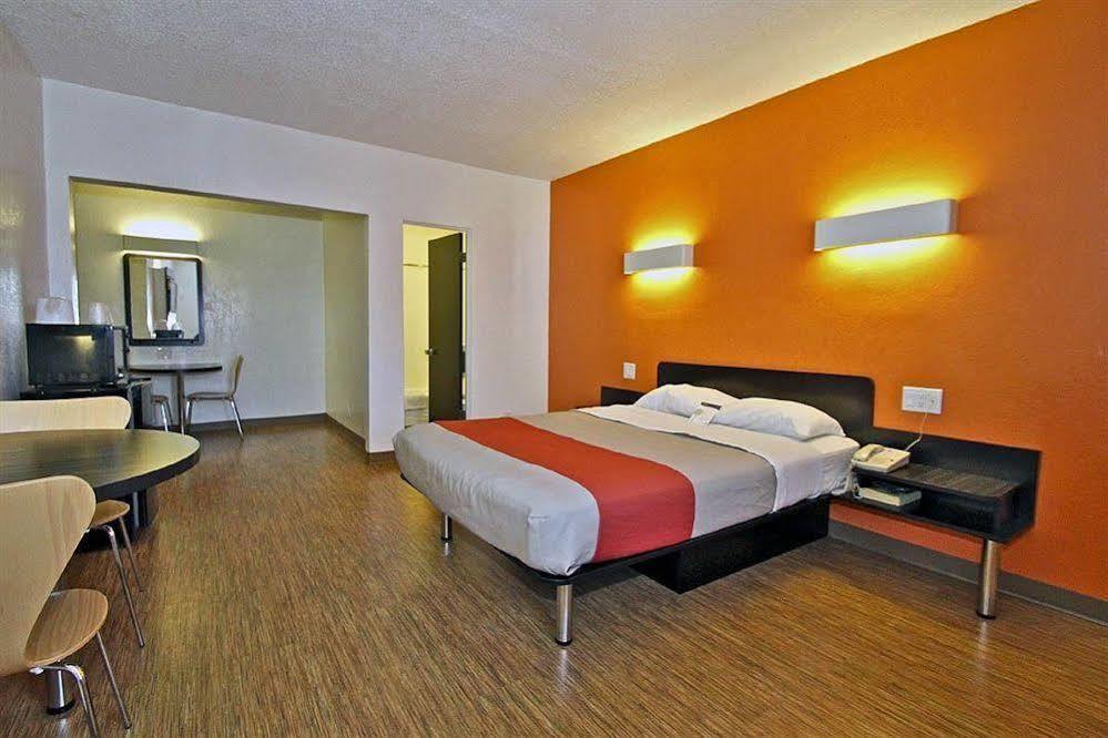 Motel 6-Long Beach, Ca - International City Esterno foto